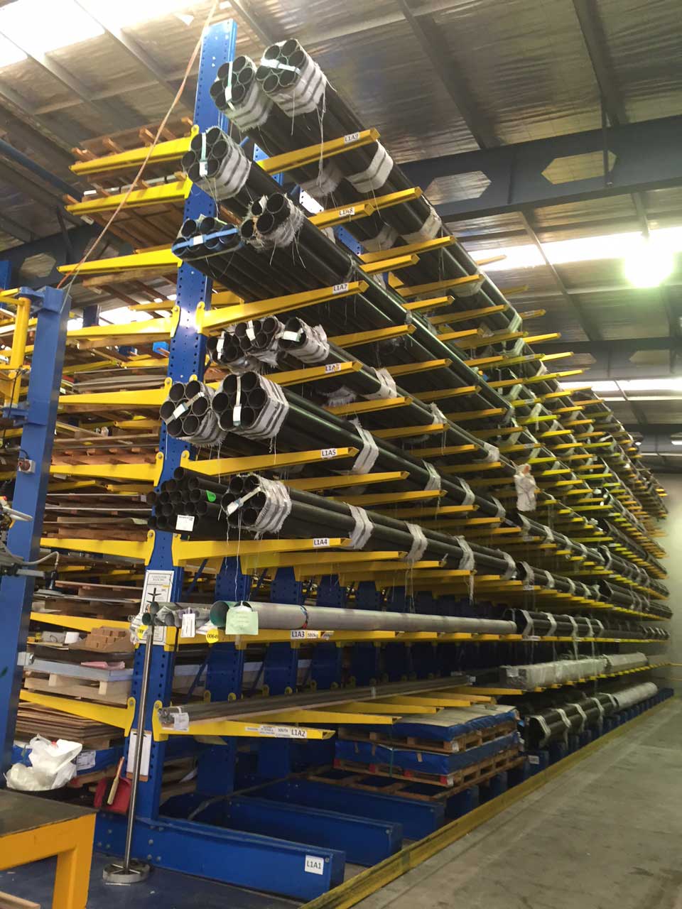 cantilever-racking-pipes-storage